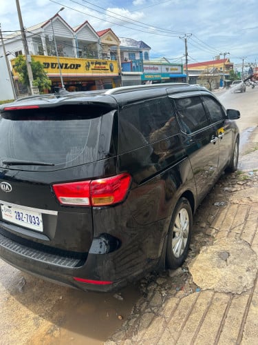 KIA CARNIVAL ឆ្នាំ2016 ឡានថ្មីស្អាត 18500$ចចារ