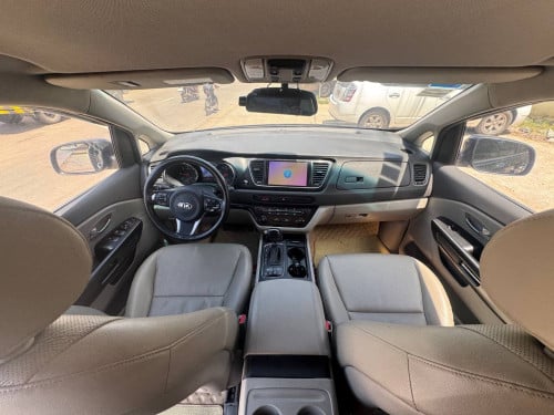 KIA CARNIVAL ឆ្នាំ2016 ឡានថ្មីស្អាត 18500$ចចារ