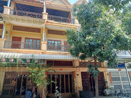 ផ្ទះល្វែងដាក់លក់នៅបុរីពិភពថ្មីគីឡូលេខ6 ជាប់ផ្លូវជាតិលេខ5