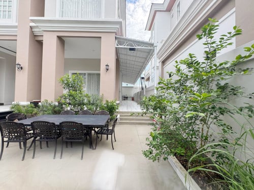 វីឡាឃ្វីនជួល​ បុរីប៉េងហួត​ផ្លូវ60m | Queen Villa For Rent Borey Penghuoth St 60m
