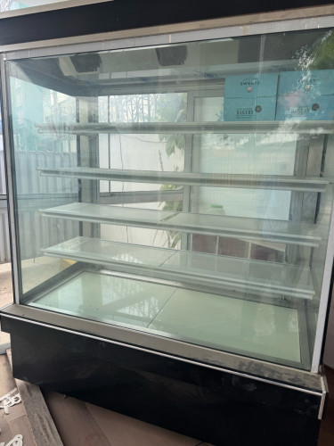 Cake Fridge and 3 trays Oven Selling