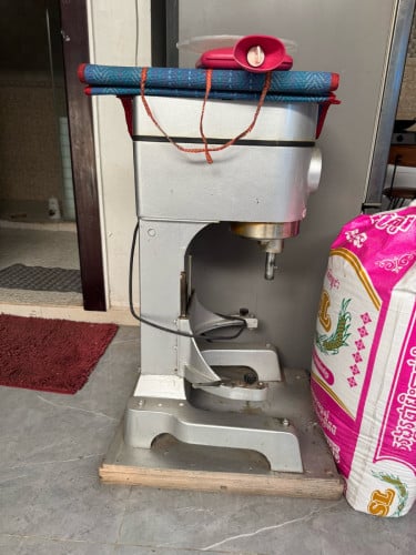 Cake Fridge and 3 trays Oven Selling
