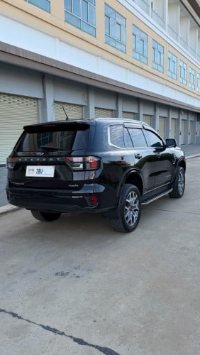 Everest 2023 Titanium Full ពណ៌ខ្មៅ បីម៉ឺនគីឡូជាង