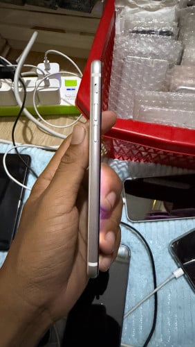 iPhone SE2 64GB សាណុំហ្សុីនទាំងអស់✅តួរស្អាតខ្ចី99%