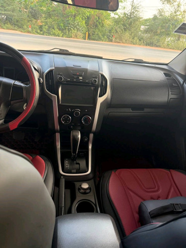 ISUZU D-MAX 2013