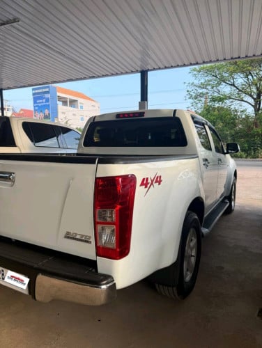 ISUZU D-MAX 2013