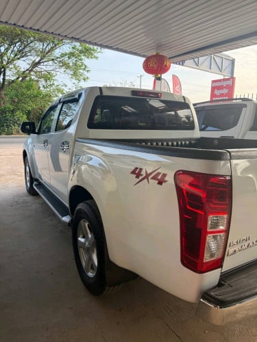ISUZU D-MAX 2013