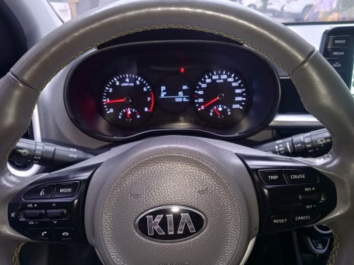 Kia morning 017 GT-line full options ខ្ចីញេញ