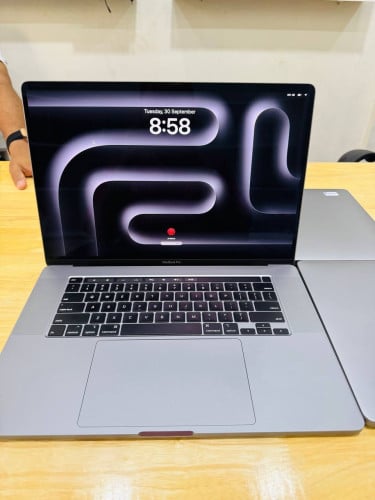 MacBook Pro 2019 16” កំពង់សោម លក់ខាត