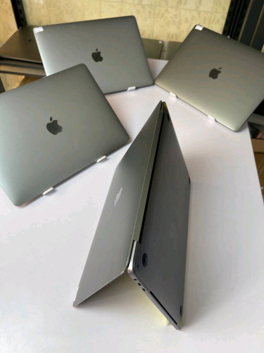 Macbook Proឆ្នាំ2017 Touch Bar