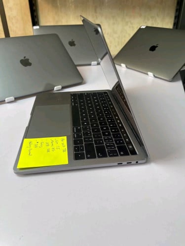 Macbook Proឆ្នាំ2017 Touch Bar