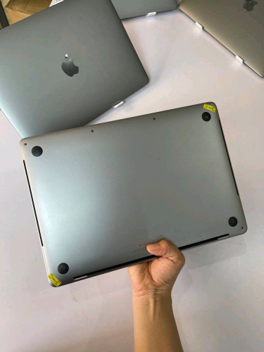 Macbook Proឆ្នាំ2017 Touch Bar