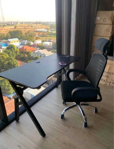 Set table and chairs