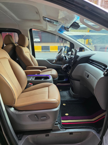 STARIA 2023 9seat