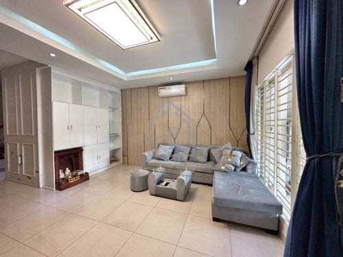 Townhouse 4 Bedrooms for RENT near CHIP MONG Sen Sok Mall