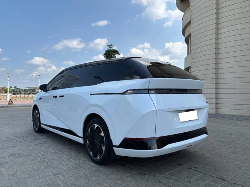 Xpeng X9 2023