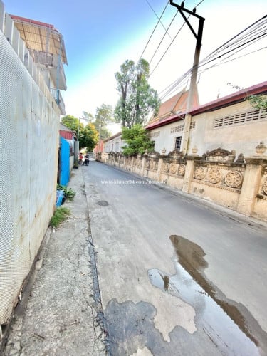 ដីនិងផ្ទះលក់បន្ទាន់