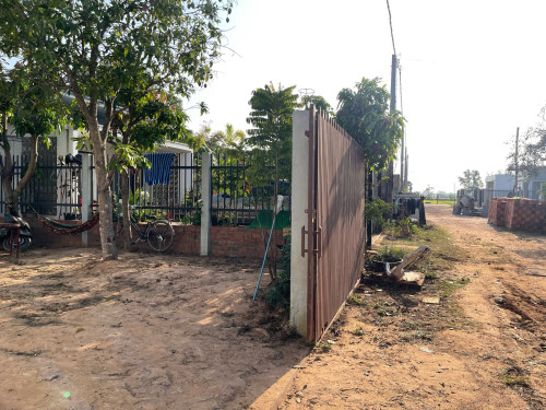 ដីលក់ទំហំ 8m x 19m ក្នុងក្រុងសៀមរាប (ទីតាំងដីស្អាត) Telegram 096 777 1844  069 202 395