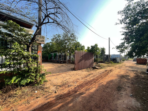 ដីលក់ទំហំ 8m x 19m ក្នុងក្រុងសៀមរាប (ទីតាំងដីស្អាត) Telegram 096 777 1844  069 202 395