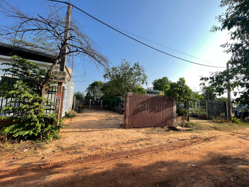 ដីលក់ទំហំ 8m x 19m ក្នុងក្រុងសៀមរាប (ទីតាំងដីស្អាត) Telegram 096 777 1844  069 202 395