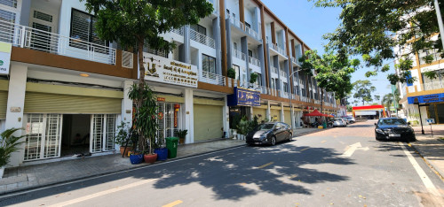 ផ្ទះលក់150000 សល់ក្រោយផ្ទះ 4 ម៉ែត្រ