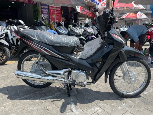 ម៉ូតូថ្មី. GNE.