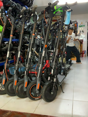 ស្គូតទ័រមួយទឹកអាមេរិកម៉ាក NINEBOT  D18