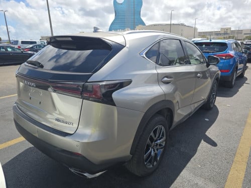 016 Nx200t 3ប៉ុតុង ប៉ុង1 ឡានមូល មកដល់ខែ5