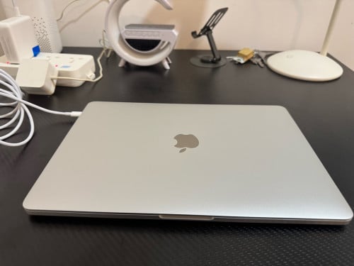 99% MacBook Pro 2020 | 13-inch | Intel Core i7 | 32GB RAM | 512GB Hard Drive