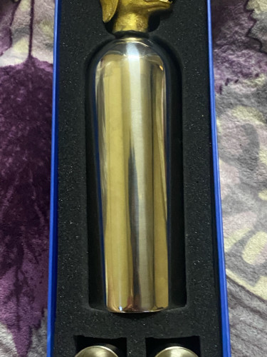 ដបដាក់ទឹក ឬស្រា limited edition for sale with box 99% new