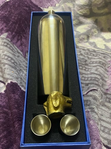 ដបដាក់ទឹក ឬស្រា limited edition for sale with box 99% new