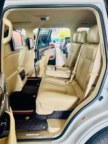Lexus 2016 LX570Full option (អារ៉ាប់)