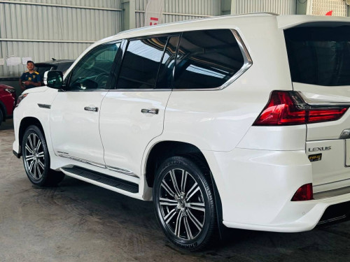 Lexus 2016 LX570Full option (អារ៉ាប់)