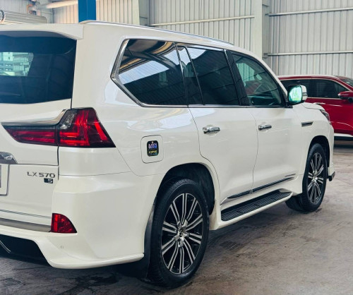 Lexus 2016 LX570Full option (អារ៉ាប់)