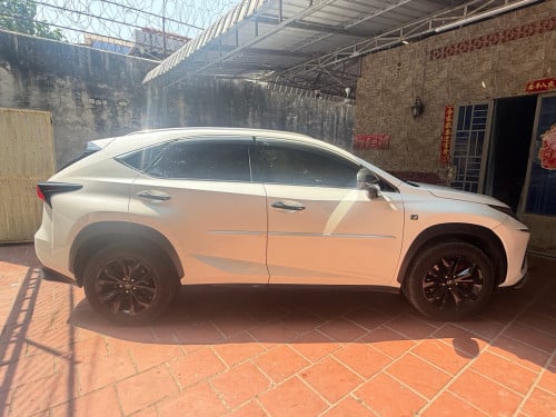 Lexus NX300 2018 F-sport ប៉ុង១​ 3ប៊ុង