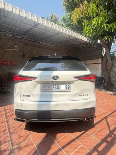 Lexus NX300 2018 F-sport ប៉ុង១​ 3ប៊ុង