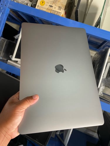 MacBook Pro 2019 3k VGA 8gb ram 16gb ssd 500gb ci7(12cpu)