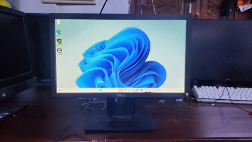 Monitor Dell 19inch អេក្រង់ថ្នែកខាងក្រោម មានស្នាមដូចក្នុងរូប