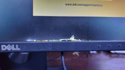 Monitor Dell 19inch អេក្រង់ថ្នែកខាងក្រោម មានស្នាមដូចក្នុងរូប