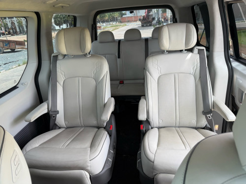 Hyundai Staria 2022 lounge vip 7 seater
