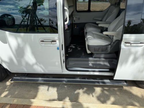 Hyundai Staria 2022 lounge vip 7 seater