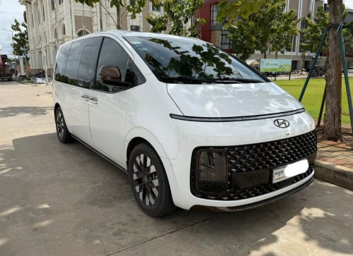Hyundai Staria 2022 lounge vip 7 seater