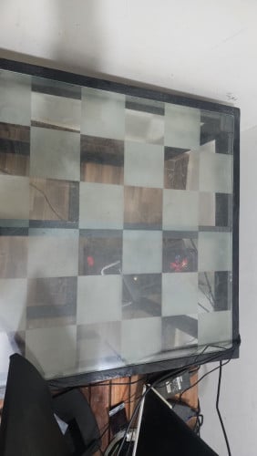 Table with glass top L85.5xW85.5xH79cm