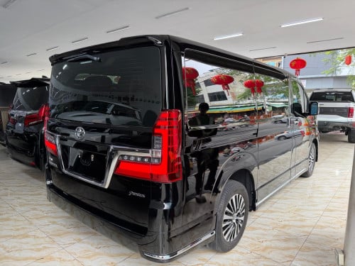 TOYOTA GRANVIA VIP PREMIUM ម៉ាស៊ូត​