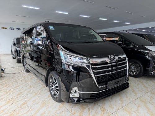 TOYOTA GRANVIA VIP PREMIUM ម៉ាស៊ូត​