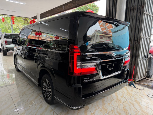 TOYOTA GRANVIA VIP PREMIUM ម៉ាស៊ូត​
