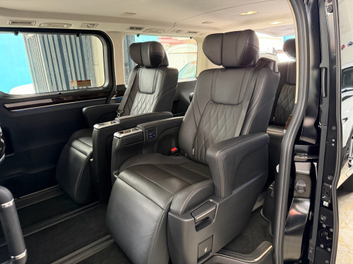 TOYOTA GRANVIA VIP PREMIUM ម៉ាស៊ូត​