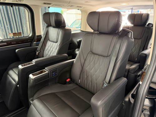 TOYOTA GRANVIA VIP PREMIUM ម៉ាស៊ូត​