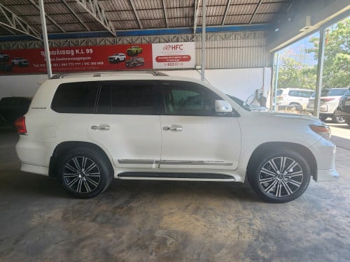 Toyota Landcriser ( Platinium Edition) 2013