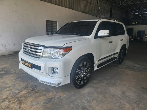Toyota Landcriser ( Platinium Edition) 2013